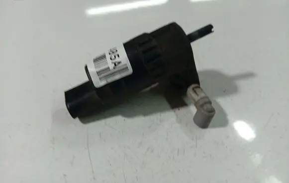 Skoda Octavia Mk2 (1Z) Windscreen/windshield washer pump 1K6955651