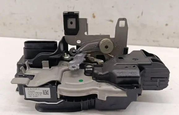 Volvo XC90 Front door lock 31462456