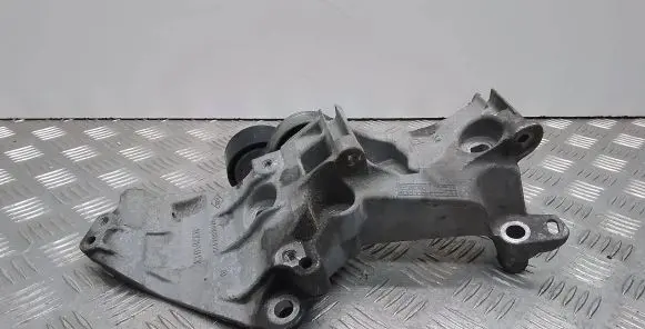 Nissan Qashqai Generator/alternator bracket 8200669495