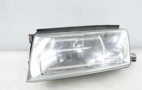 Skoda Octavia Mk1 (1U) Headlight/headlamp 1U1941015E