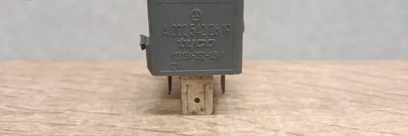 Mercedes-Benz C W204 Other relay A0025422619 V23134J52X351