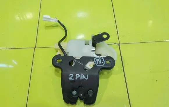 Honda Insight Tailgate exterior lock PP26