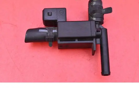 Nissan Pulsar Vacuum valve 8200603558