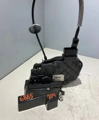 Volvo V70 Front door lock 31253278 A048317 3327M