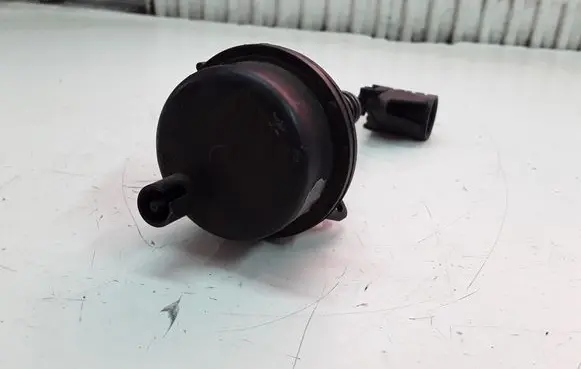 Mercedes-Benz Vito Viano W638 Vacuum valve 133280B