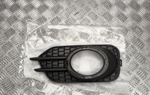 Volkswagen Tiguan Front grill 5N0853666J