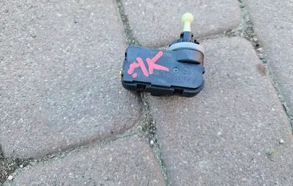 Opel Astra K Headlight level adjustment motor 28TYS