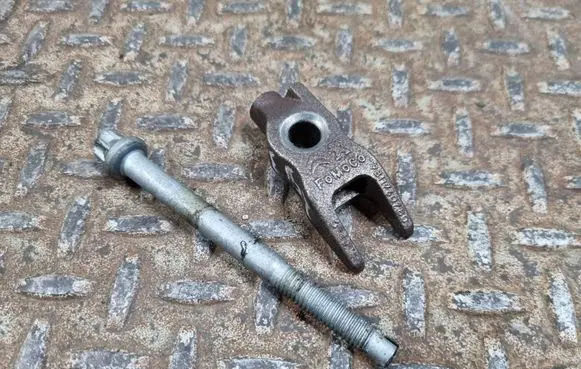 Opel Grandland X Fuel Injector clamp holder 9811760780