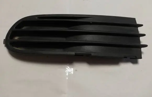 Volvo V70 Front bumper lower grill 30657009 3D33