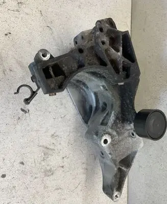 BMW X5 E70 Generator/alternator bracket 7802639