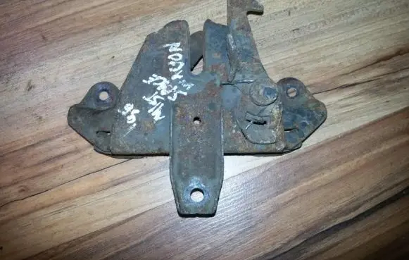 Mitsubishi Space Wagon Engine bonnet/hood lock/catch