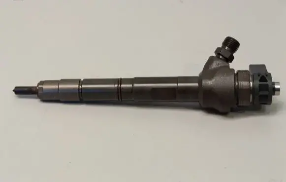 Volkswagen Golf VII Fuel injector 0445110477 04L130277AJ