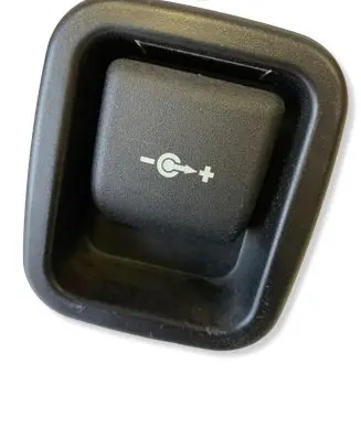 BMW X3 F25 12 V Socket (rear) 6904008 61346904008 0071966