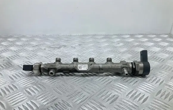 Volkswagen PASSAT B8 Fuel pressure regulator 04L089D 057130764AB 04L906054