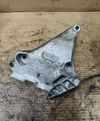 Engine mounting bracket