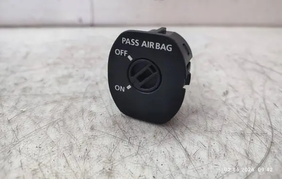 Land Rover Range Rover L322 Passenger airbag on/off switch YWL500060PUY