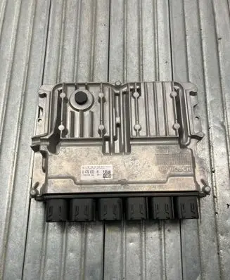 BMW 5 G30 G31 Engine control unit/module 8476038 0281035557 170001703