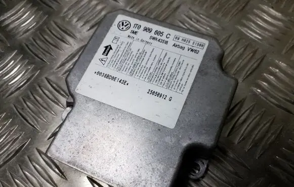 Volkswagen Touran I Airbag control unit/module 1T0909605C