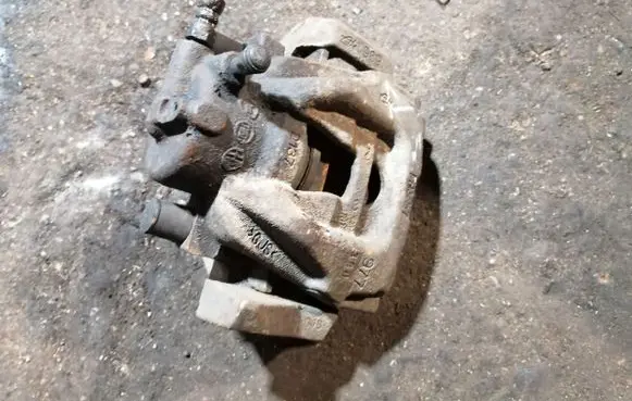 Fiat 500L Front brake caliper