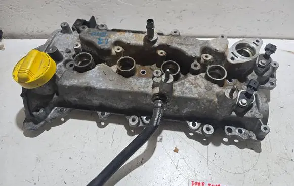 Nissan Juke I F15 Rocker cam cover 132653841r