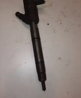 Hyundai i30 Fuel injector 338002A900