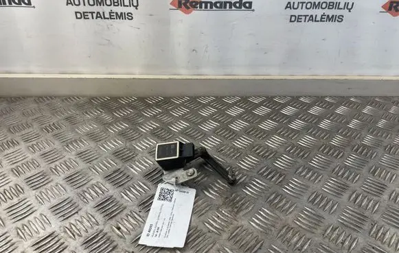 Headlight/headlamp level sensor