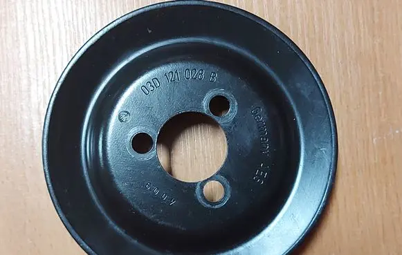 Skoda Octavia Mk2 (1Z) Crankshaft pulley 03D121028B