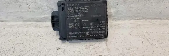 Tesla Model S Distronic sensor radar 1108647-00-H