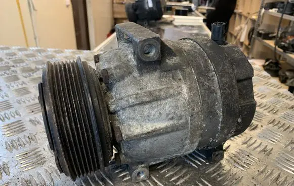 Renault Laguna II Air conditioning (A/C) compressor (pump) 8200421410