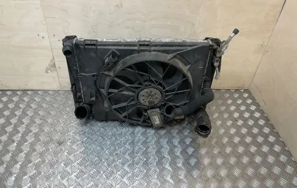 BMW 1 E81 E87 Radiator set 7810258 7561711