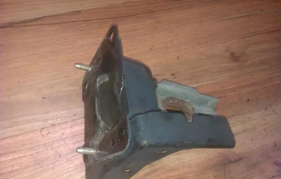 Citroen C3 Engine mount bracket 9641949580
