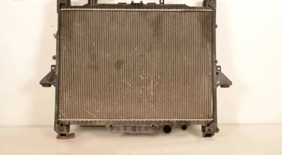Land Rover Discovery 4 - LR4 Coolant radiator AH328005BA