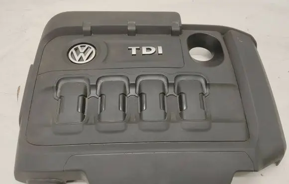 Volkswagen PASSAT B8 Engine cover (trim) 03N103925 0114442A 4013063A
