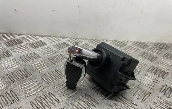 Mercedes-Benz A W176 Ignition lock A2469059900