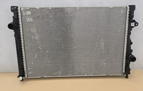 Land Rover Discovery 5 Coolant radiator XC5J1 GJ328005BB
