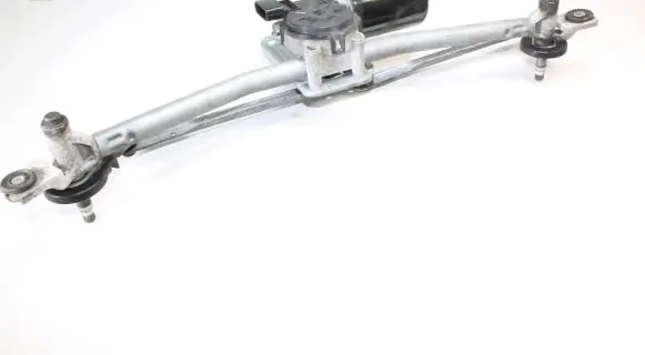 KIA Sportage Front wiper linkage and motor