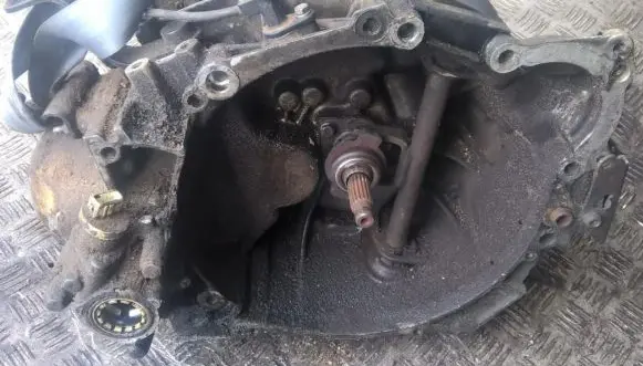 Manual 5 speed gearbox