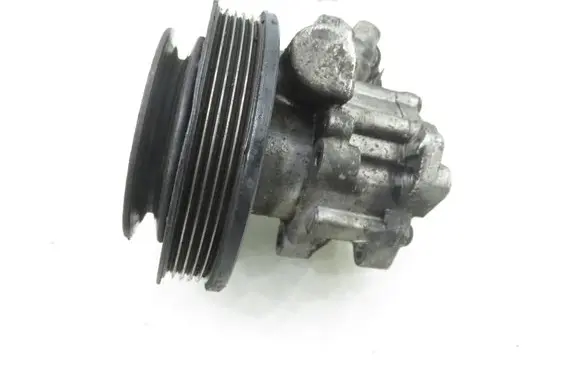 Volkswagen PASSAT B5 Power steering pump 