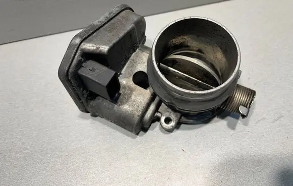 BMW 3 E92 E93 Engine shut-off valve 7804373 B80670300
