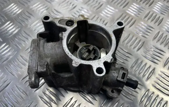 Skoda Superb B6 (3T) Vacuum pump 06J145100B