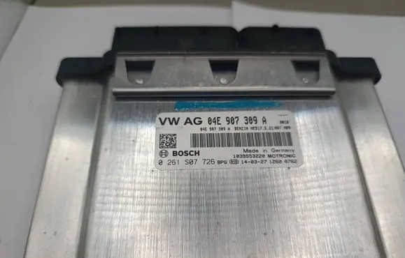 Volkswagen Golf VII Engine control unit/module 04E907309A 0261S07726