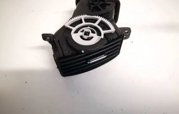 Toyota Corolla Verso AR10 Dash center air vent grill 5565064010 55650-64010