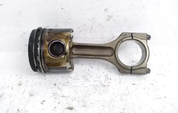 BMW 5 GT F07 Piston with connecting rod