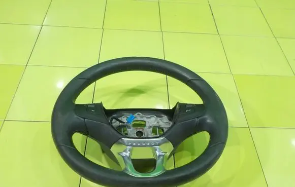 Peugeot 208 I Steering wheel 619138200C 98084115ZD