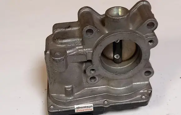 Renault Megane III Throttle body valve 8200570865D