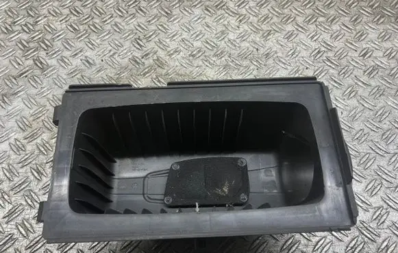Ford Explorer VI Air filter box L1M39643