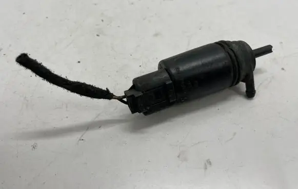 BMW 5 F10 F11 Windscreen/windshield washer pump 8377612