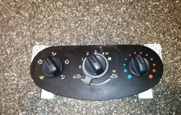 Dacia Sandero Climate control unit T1001640A
