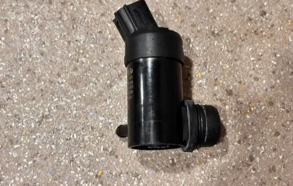 Hyundai Ioniq 5 Windscreen/windshield washer pump 985103T500