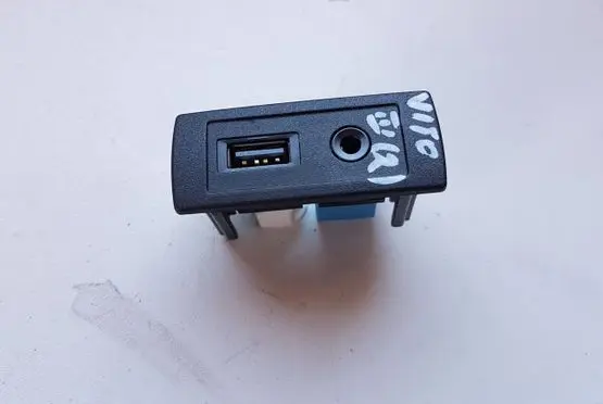 Mercedes-Benz V Class W447 USB socket connector A4478200087